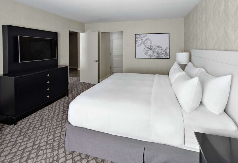 Люкс, Doubletree Suites By Hilton Charlotte Southpark
