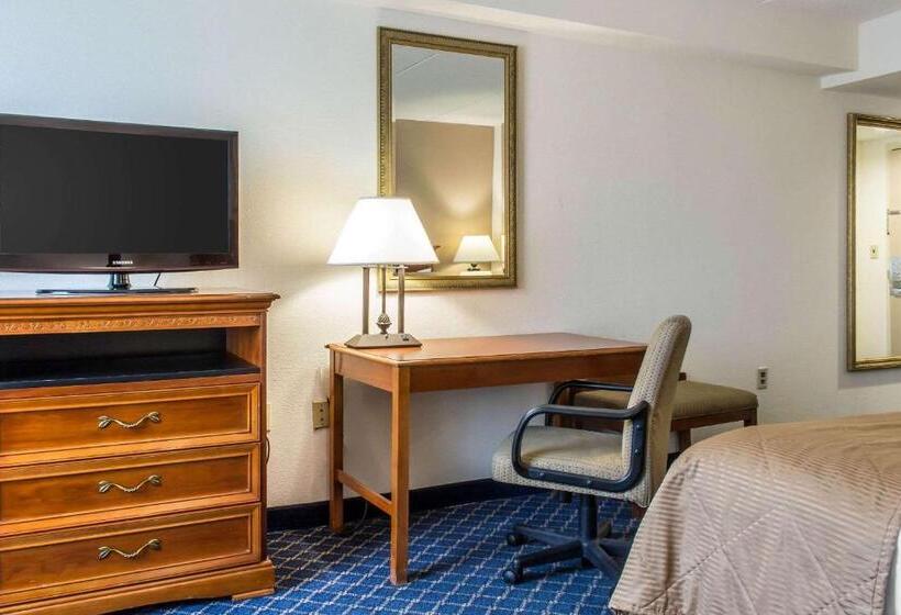 Номер Deluxe Кровать Кинг, Clarion Hotel & Conference Center