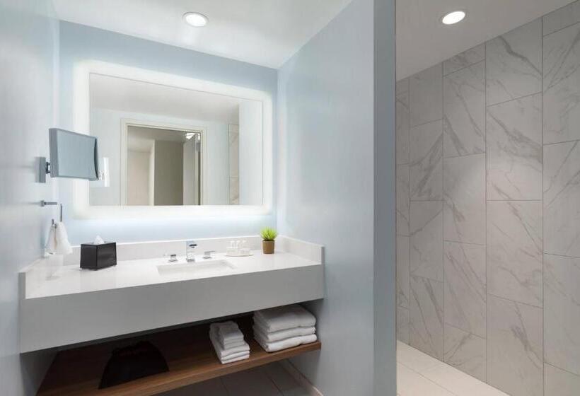 스위트 킹사이즈 침대, Courtyard By Marriott Boston Cambridge