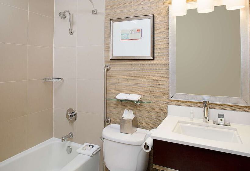 חדר סטנדרט שתי מיטות זוגיות, Doubletree Hotel Baltimore   Bwi Airport