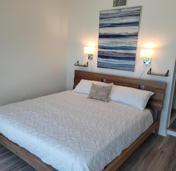 سوئیت پنت هاوس, Island Inn Beach Resort