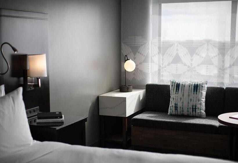 스탠다드 룸 더블 침대 2개, The Baronette Renaissance Detroitnovi