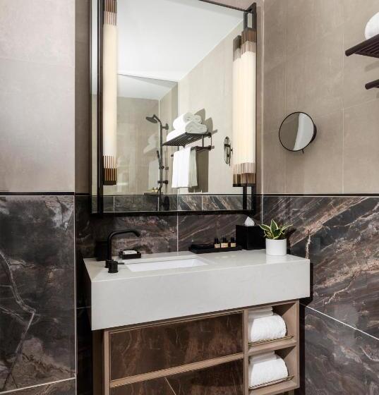 اتاق لوکس با تخت بزرگ, Thompson Central Park New York, By Hyatt