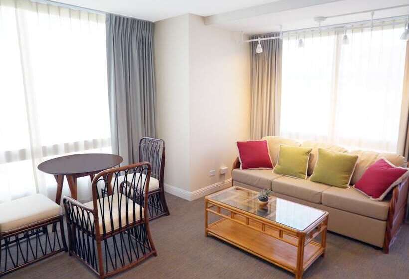 سوییت لوکس, Imperial Hawaii Resort