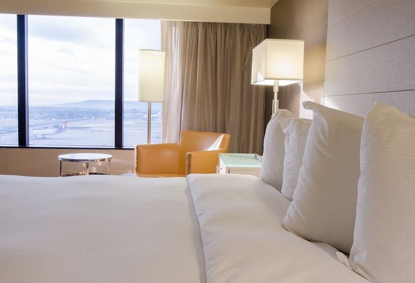 سوییت, Hilton Los Angeles Airport