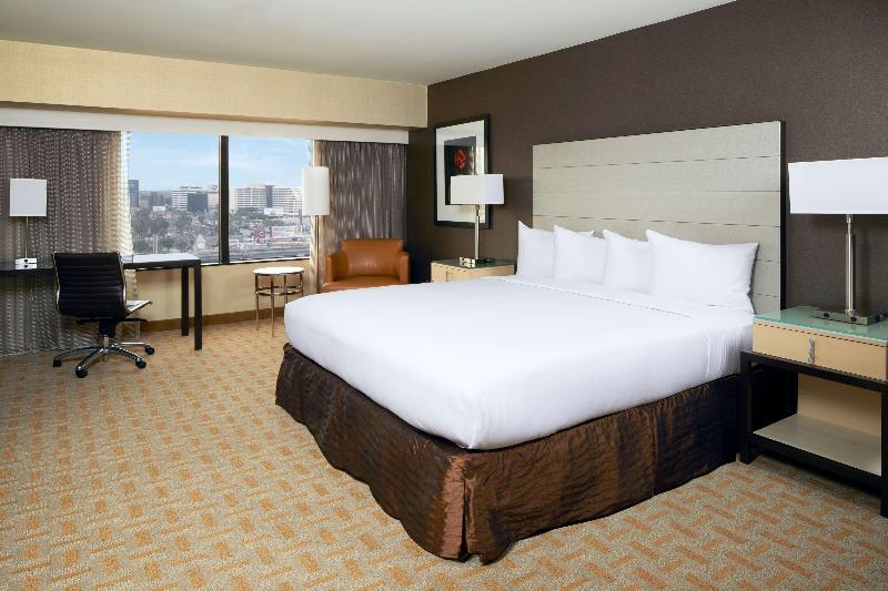 اتاق لوکس با تخت بزرگ, Hilton Los Angeles Airport