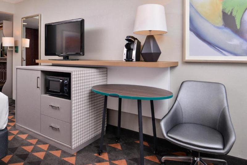Стандартный Номер Кровать Кинг, Holiday Inn Hotel & Suites Rochester   Marketplace, An Ihg