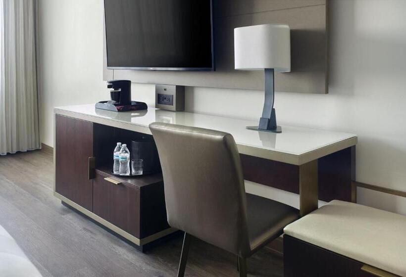 Номер Стандарт Кровать Кинг Адаптированный для Инвалидов, Marriott Kansas City Overland Park