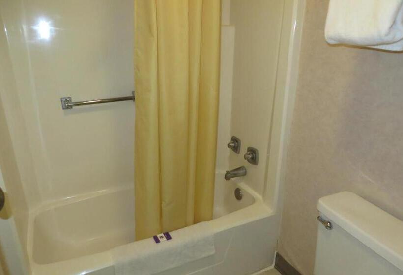 Стандартный Номер Кровать Кинг, Knights Inn Canton