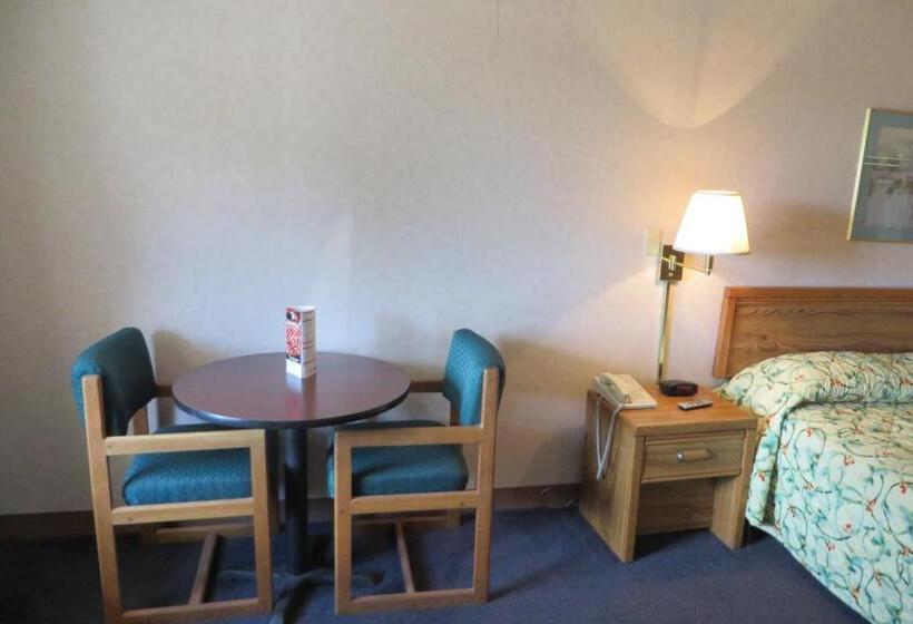 Номер Deluxe, Knights Inn Canton