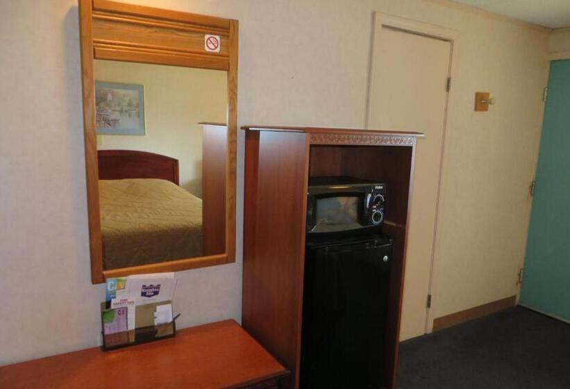 Номер Стандарт, Knights Inn Canton