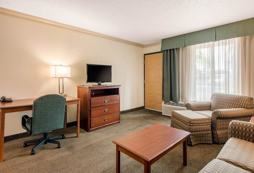 Люкс, Quality Inn & Suites Tarpon Springs South