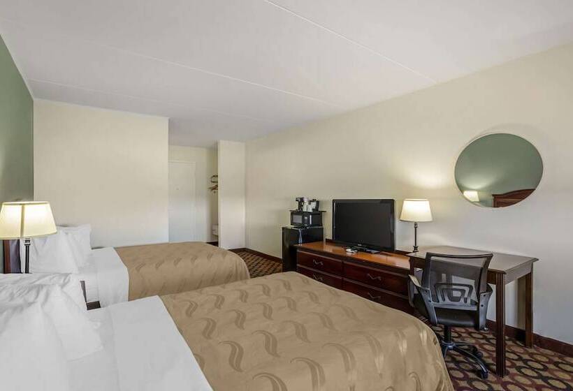 带2个双人床的标准工作室, Quality Inn Enola  Harrisburg