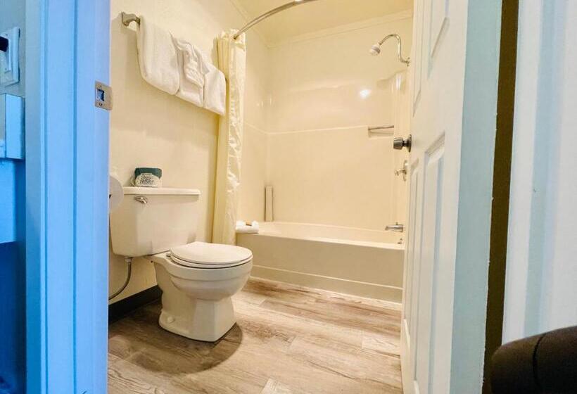 Номер Стандарт с Балконом, Seabird Lodge Fort Bragg