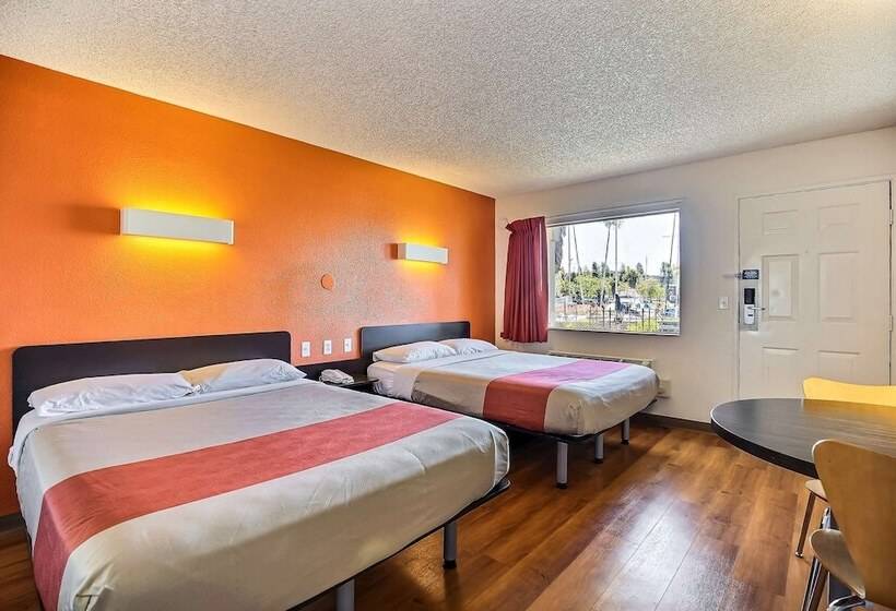 Quarto deluxe, Motel 6oakland, Ca  Embarcadero