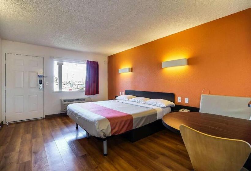 Quarto Standard para Deficientes, Motel 6oakland, Ca  Embarcadero