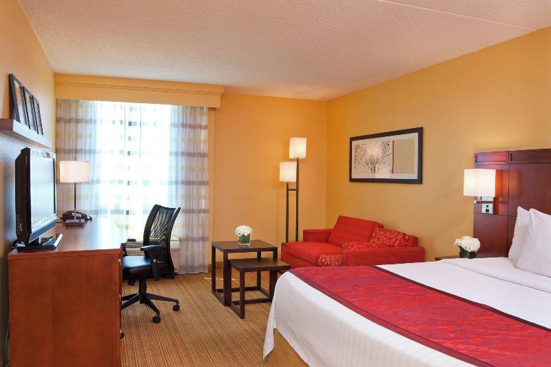 스탠다드 룸 킹사이즈 침대, Courtyard By Marriott Alexandria Pentagon South