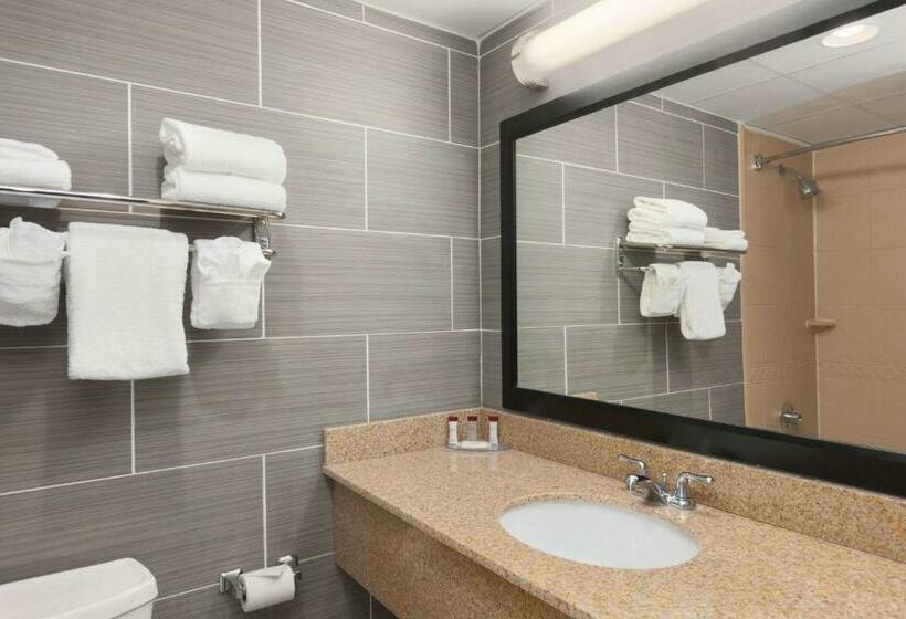 Номер Стандарт, Ramada By Wyndham Rochelle Park Near Paramus