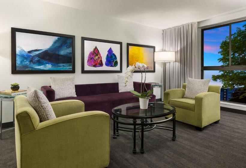 Студия Стандарт, Studio Allston Hotel Boston