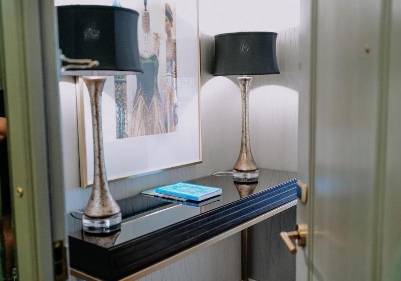 מיטת קינג בסוויטה, The St. Anthony, A Luxury Collection Hotel, San Antonio