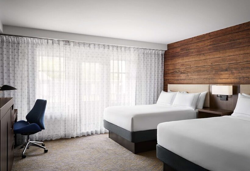 Номер Стандарт 2 Двуспальные Кровати, Killington Mountain Lodge, Tapestry Collection By Hilton
