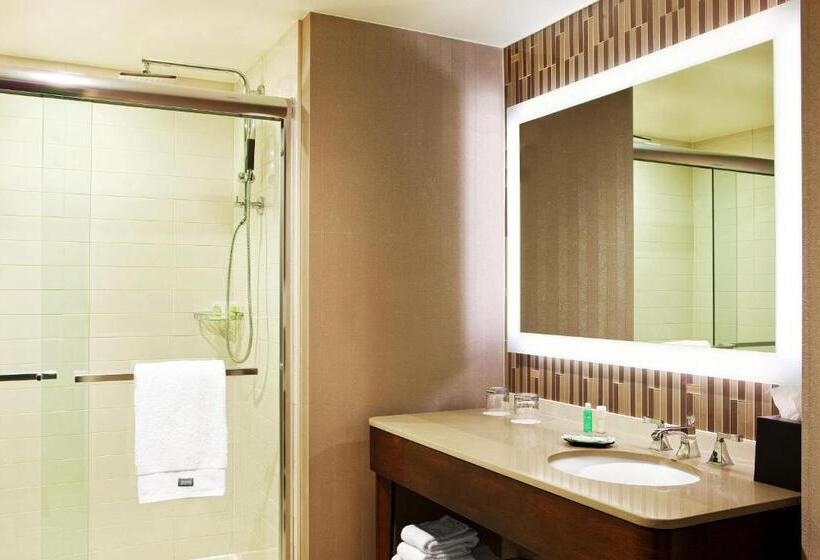 Premium room with view, The Westin Portland Harborview