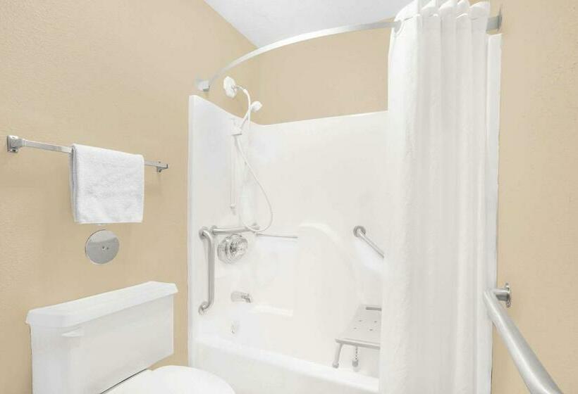 장애인을 위한 스탠다드 룸, Super 8 By Wyndham East Moline