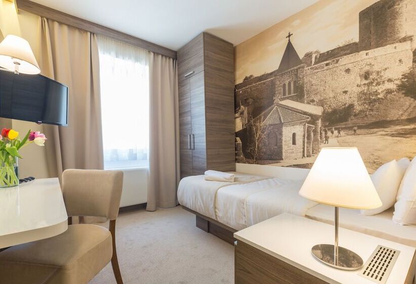 اتاق استاندارد یک نفره, Royal Inn