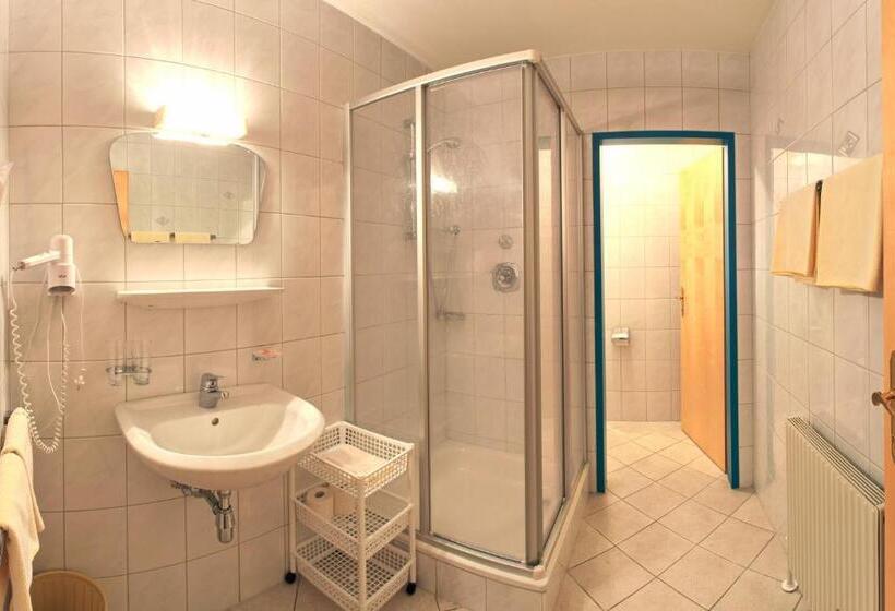 Номер Стандарт Трехместный, Krone