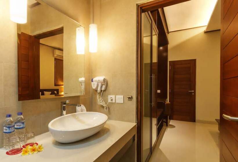 Номер Deluxe с Балконом, Yulia Beach Inn Kuta