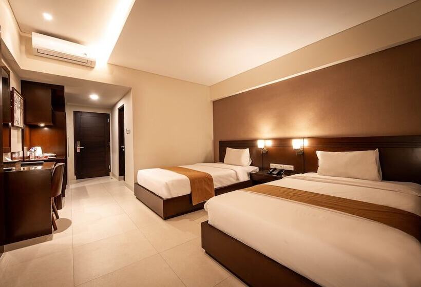 Номер Deluxe с Балконом, Yulia Beach Inn Kuta