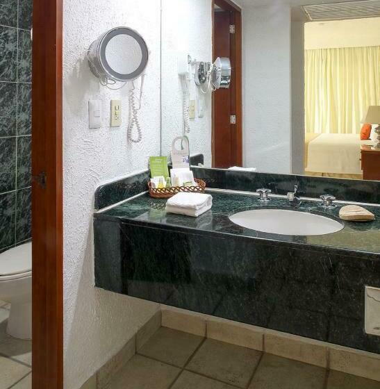 Habitación Superior Vista Mar, Emporio Ixtapa   With Optional All Inclusive