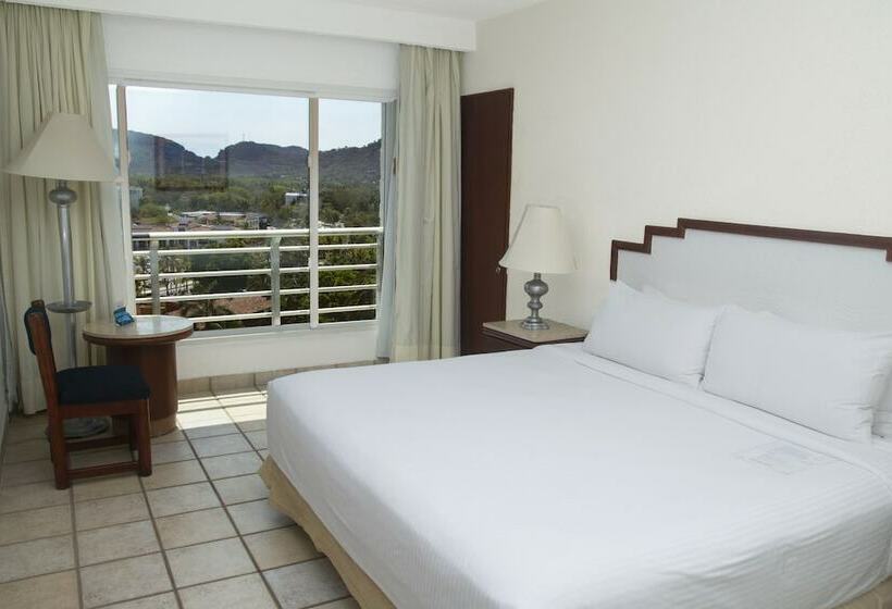 Habitación Superior Vista Montaña, Emporio Ixtapa   With Optional All Inclusive