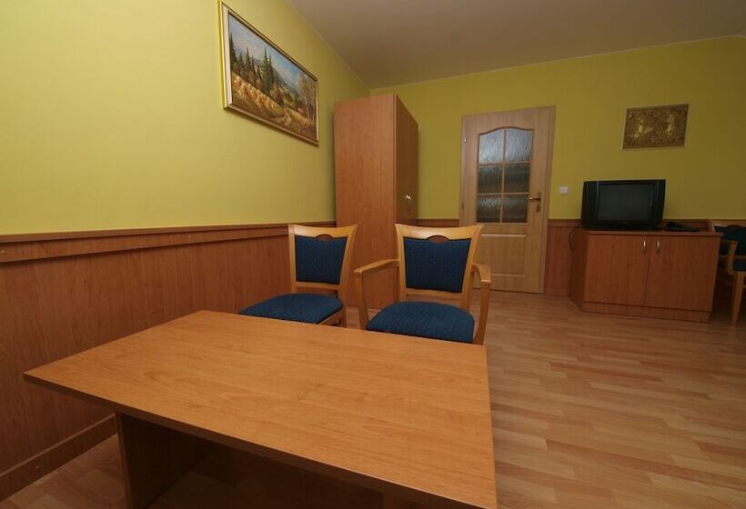 Полулюкс, Holiday Hotel Macocha
