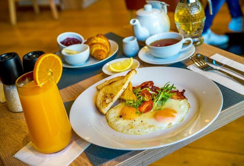 Номер Стандарт Трехместный, Plaza Prague Hotel   Czech Leading Hotels