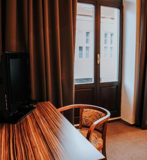 标准三人间, B&b Hotel Praha