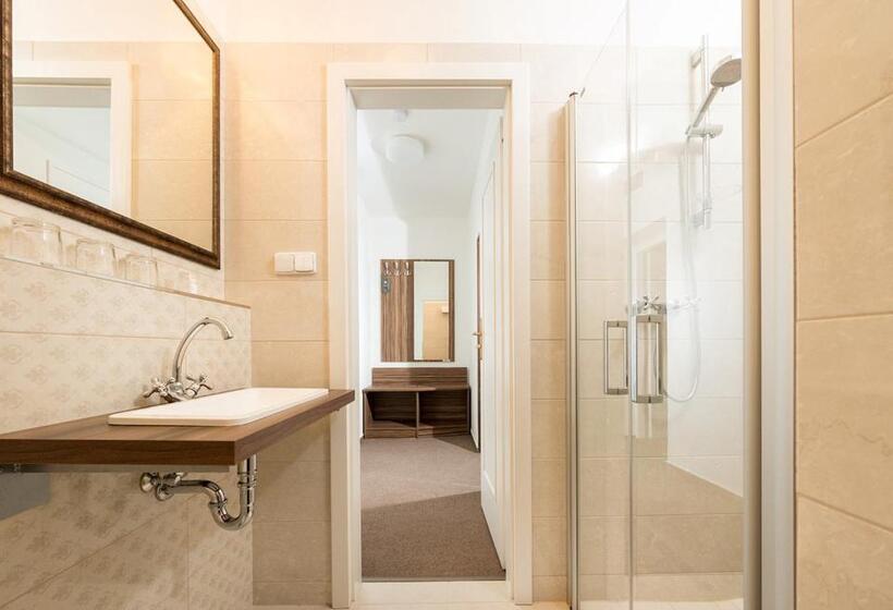 标准三人间, B&b Hotel Praha
