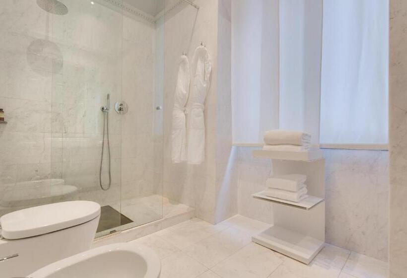 اتاق لوکس با تخت بزرگ, Grand Hotel Palace Rome