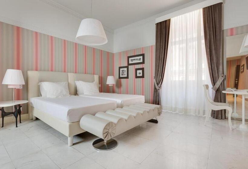 اتاق لوکس با تخت بزرگ, Grand Hotel Palace Rome