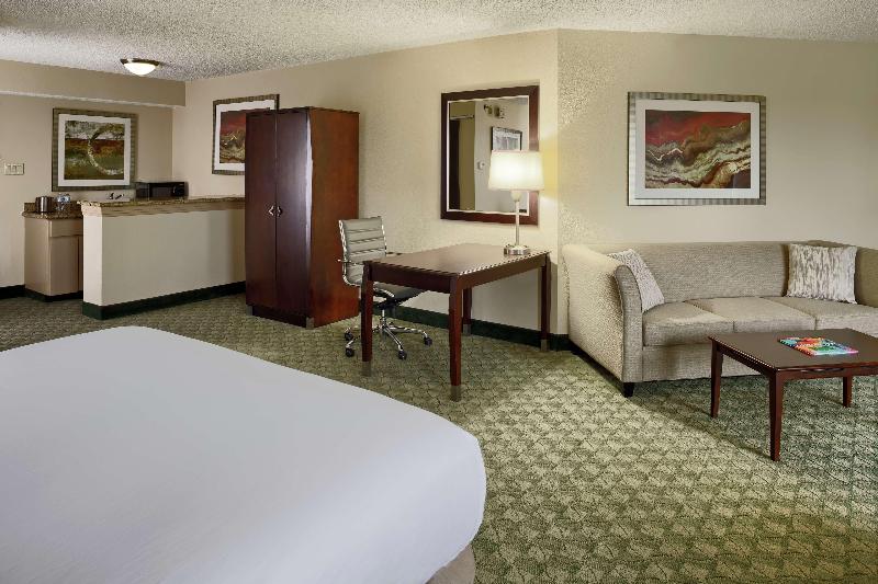 Полулюкс с Балконом, Doubletree By Hilton San Antonio Downtown