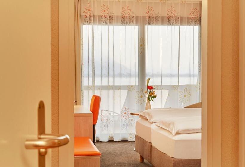 اتاق سوپریور با چشم‌انداز, H4 Hotel Arcadia Locarno