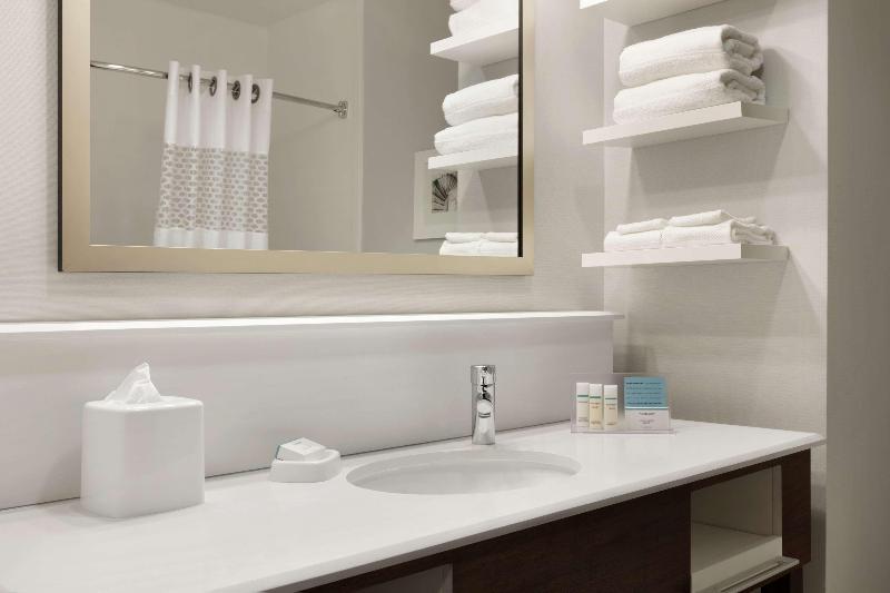 اتاق لوکس با چشم‌انداز دریاچه, H4 Hotel Arcadia Locarno