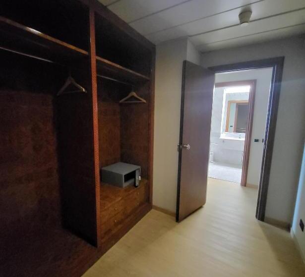 اتاق لوکس سه تخته, Tower Genova Airport   Hotel & Conference Center
