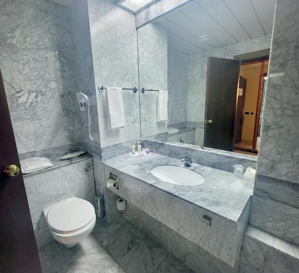 اتاق لوکس سه تخته, Tower Genova Airport   Hotel & Conference Center