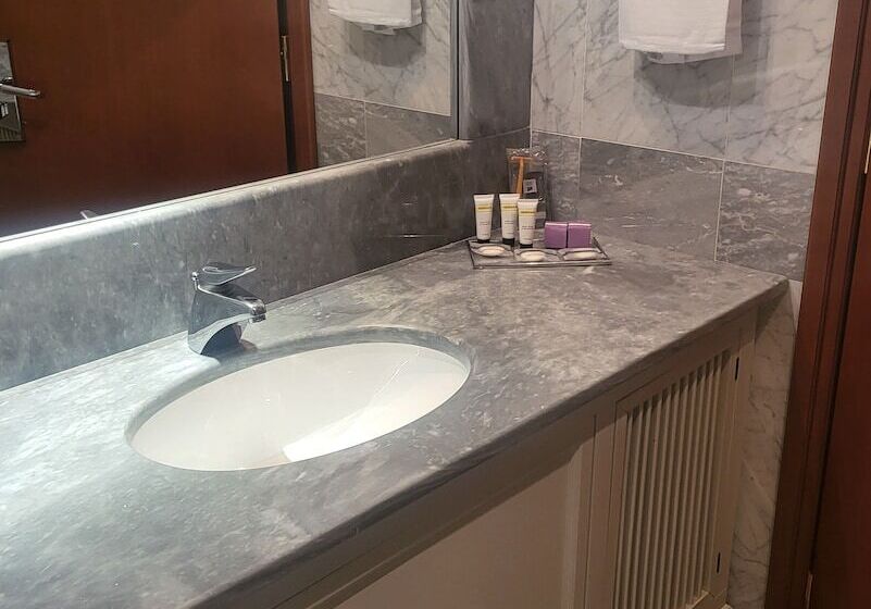 سوییت جونیور, Tower Genova Airport   Hotel & Conference Center