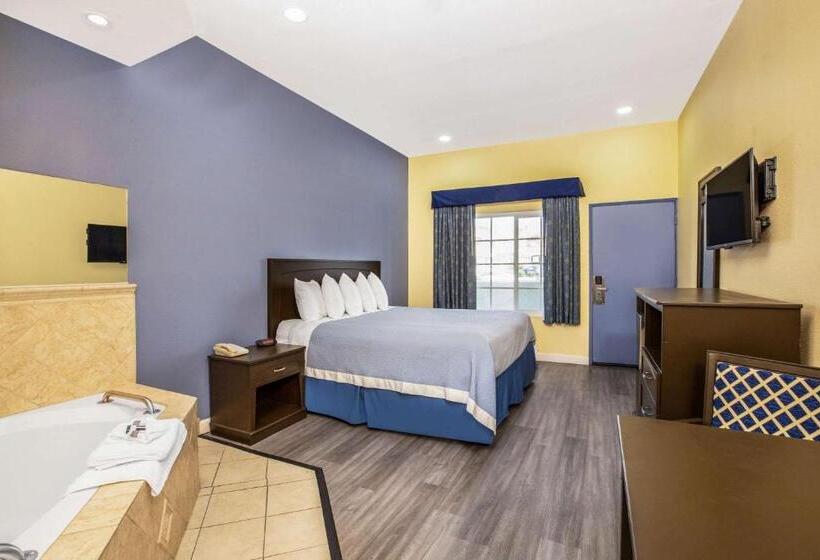 Люкс Deluxe Кровать Кинг, Days Inn By Wyndham Banning Casino/outlet Mall