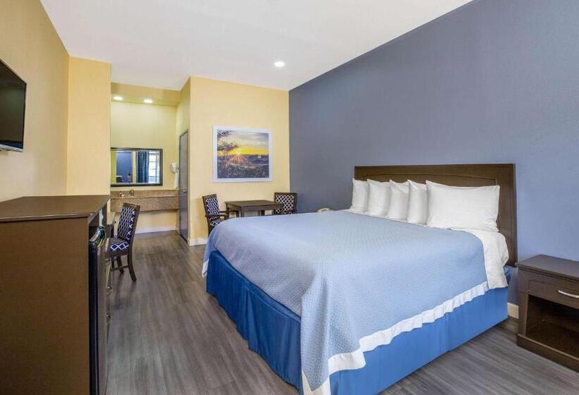 Номер Стандарт Кровать Кинг Адаптированный для Инвалидов, Days Inn By Wyndham Banning Casino/outlet Mall
