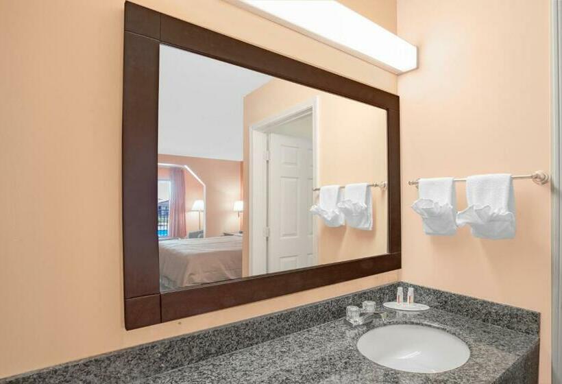 Номер Deluxe, Days Inn By Wyndham Moulton