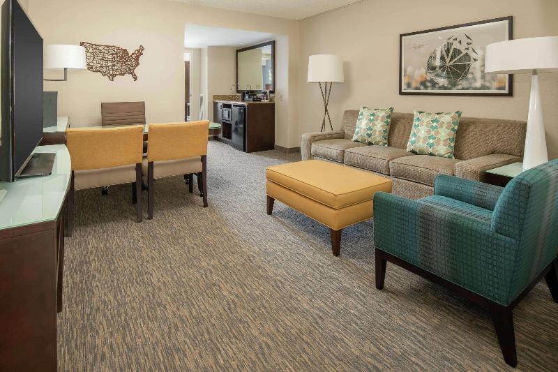 带大床的套房, Embassy Suites By Hilton Seattle Tacoma International Airport