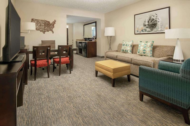 带大床的套房, Embassy Suites By Hilton Seattle Tacoma International Airport
